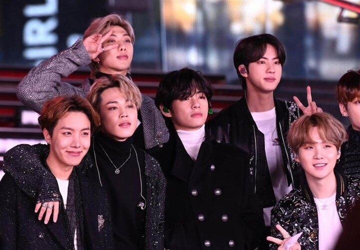 کی پاپ را بهتر بشناسیم- هجوم پسران مورنگی با گیتار و ترانه5