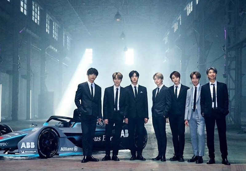 کی پاپ را بهتر بشناسیم- هجوم پسران مورنگی با گیتار و ترانه3