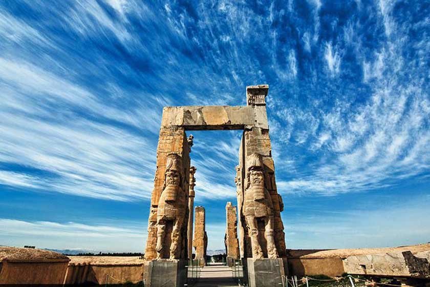 واکاوی نسبت «سلطنت‌طلبی» و «باستان‌گرایی»؛ از بهره‌برداری سیاسی تا واقعیت‌های جامعه زرتشتی